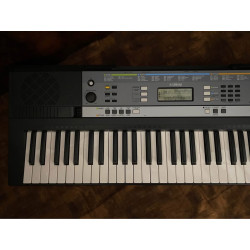Yamaha YPT-240 Electric Keyboard Piano