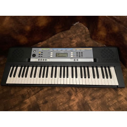 Yamaha YPT-240 Electric Keyboard Piano