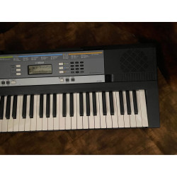 Yamaha YPT-240 Electric Keyboard Piano