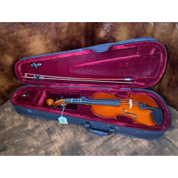 A&G 1/2 Violin w/ Case