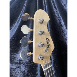 Indio Electric Bass Guitar with Squier BP15 Amp